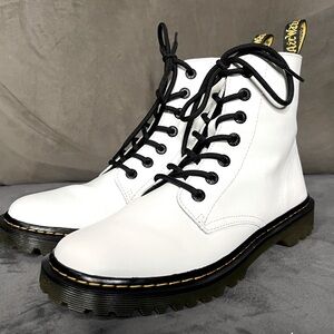 ($4.99 shipping) Dr martens W US 10 Luana white boots like new